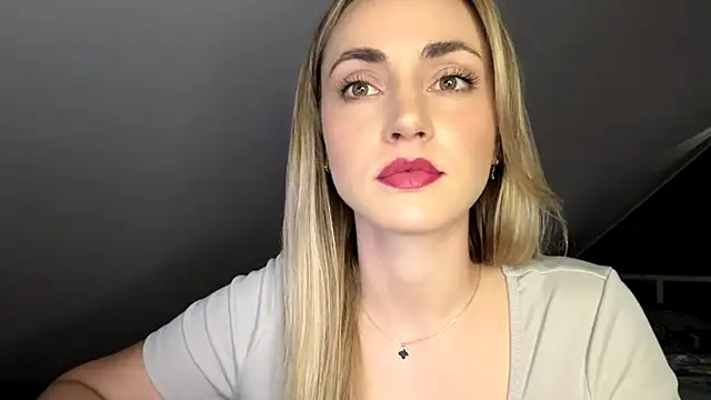 Snapshot of ScarlettSensitive chatting on May 22, 2026, 8:32 am ScarlettSensitive online show from May 22, 2026, 8:32 am