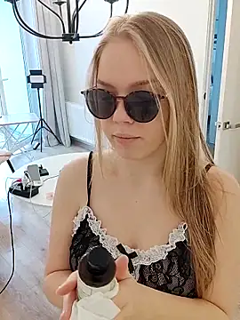 LittleForestELF2 online show from March 26, 2026, 4:07 am