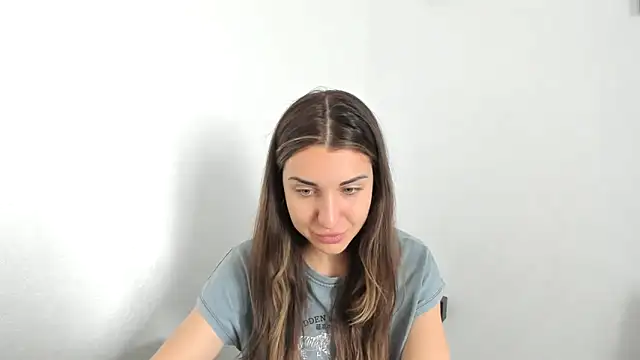 summmmersky1 online show from April 9, 2026, 11:26 am