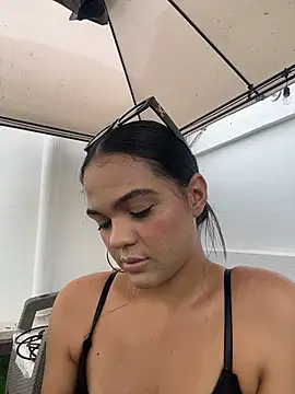 Bella-Ferrer online show from March 19, 2026, 6:12 pm