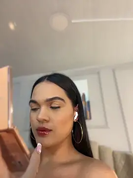 Snapshot of Bella-Ferrer chatting on May 7, 2026, 6:13 pm Bella-Ferrer online show from May 7, 2026, 6:13 pm