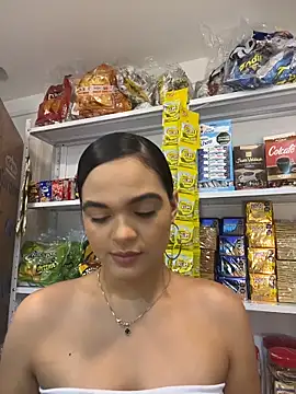 Snapshot of Bella-Ferrer chatting on May 26, 2026, 6:26 pm Bella-Ferrer online show from May 26, 2026, 6:26 pm