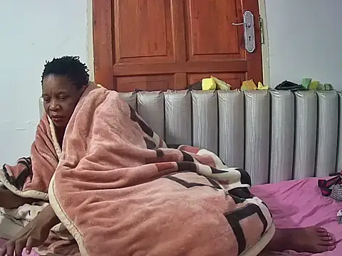 JoycyQueen online show from March 31, 2026, 5:19 am