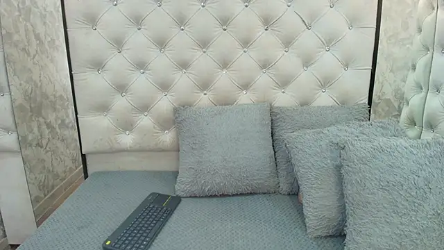 LadyMiax online show from July 11, 2026, 3:42 am