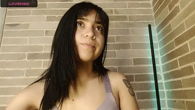 Snapshot of sweet-little chatting on June 6, 2026, 11:48 am sweet-little online show from June 6, 2026, 11:48 am