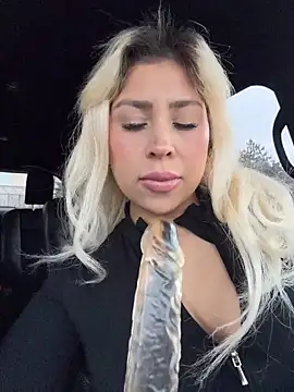 mxmxee online show from April 1, 2026, 11:02 pm