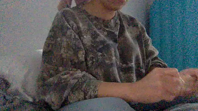 mxmxee online show from April 29, 2026, 3:27 pm