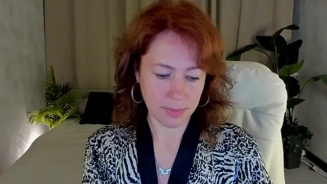 Snapshot of LeticiaRomano chatting on June 8, 2026, 4:02 am LeticiaRomano online show from June 8, 2026, 4:02 am