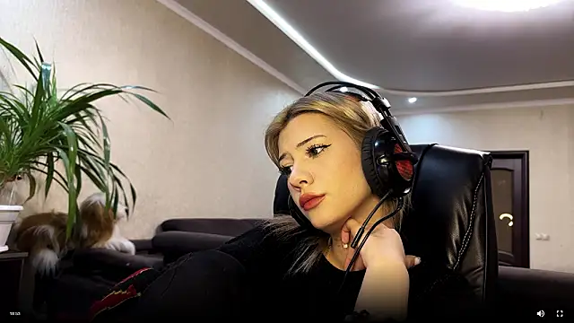 annie1handsome online show from March 17, 2026, 5:49 pm