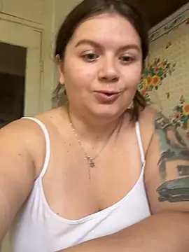 Nenssy555 online show from April 10, 2026, 1:38 pm