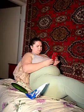 Nenssy555 online show from May 25, 2026, 1:17 pm