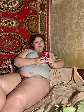 Nenssy555 online show from June 19, 2026, 12:09 pm