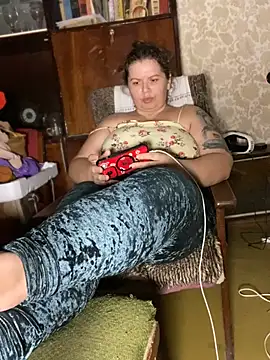 Nenssy555 online show from July 28, 2026, 7:39 pm