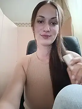 Snapshot of LunaCrystall chatting on July 10, 2026, 4:31 pm LunaCrystall online show from July 10, 2026, 4:31 pm