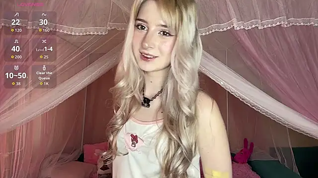 Snapshot of OnlyEva1 chatting on May 5, 2026, 7:38 am OnlyEva1 online show from May 5, 2026, 7:38 am