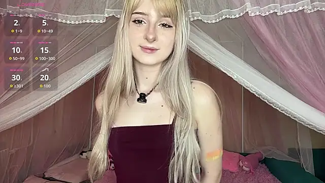 Snapshot of OnlyEva1 chatting on May 8, 2026, 8:19 am OnlyEva1 online show from May 8, 2026, 8:19 am
