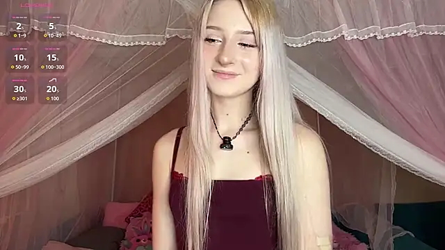 Snapshot of OnlyEva1 chatting on May 16, 2026, 8:55 am OnlyEva1 online show from May 16, 2026, 8:55 am