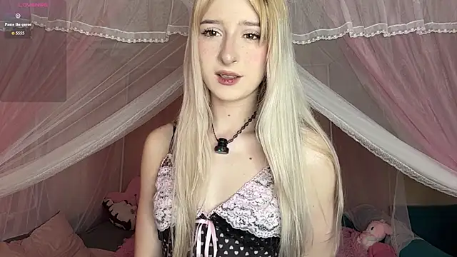 Snapshot of OnlyEva1 chatting on June 10, 2026, 9:30 am OnlyEva1 online show from June 10, 2026, 9:30 am