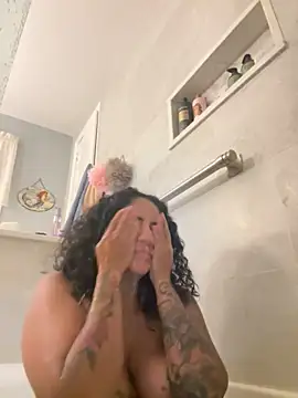 LatinaLoka online show from March 11, 2026, 2:39 am