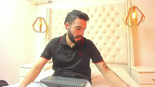 JEAN LEWIS2 online show from April 21, 2026, 7:28 pm