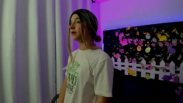 BellaRoge online show from April 8, 2026, 4:56 am