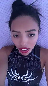 sylphiee  online show from April 13, 2026, 6:02 pm