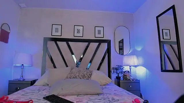 Violettaa Stone online show from April 11, 2026, 3:33 am