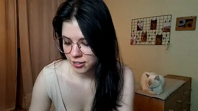 MiaTemptress online show from April 15, 2026, 1:29 pm