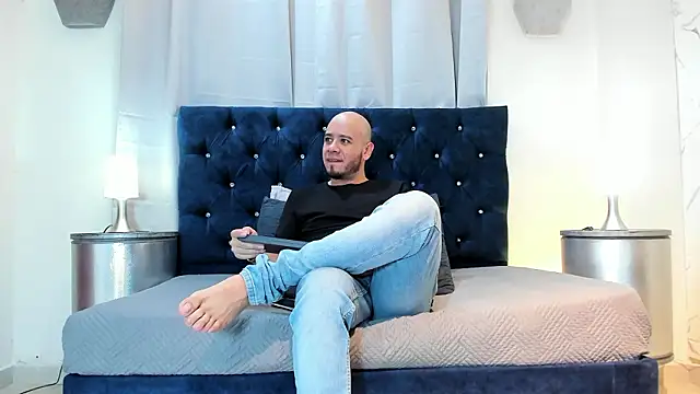 Meduleo  online show from March 23, 2026, 3:05 pm