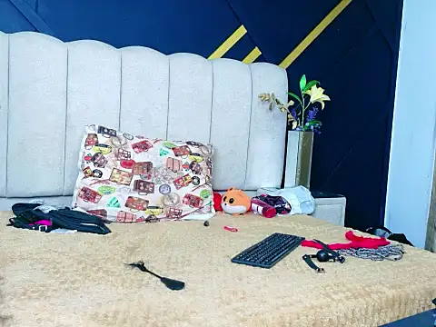 NikiEvanz online show from April 24, 2026, 7:11 am