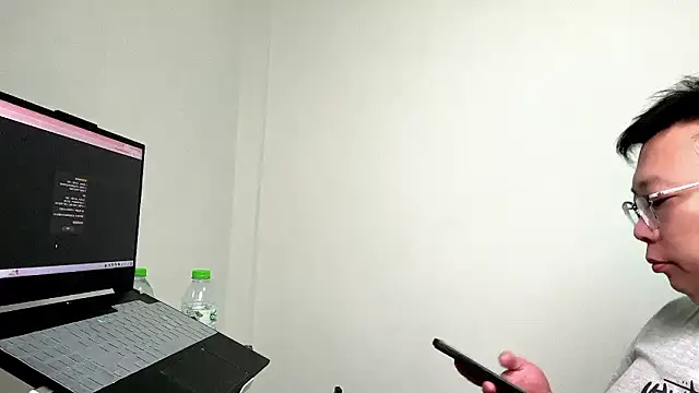 Snapshot of shentong0312 chatting on March 15, 2026, 2:23 pm shentong0312 online show from March 15, 2026, 2:23 pm