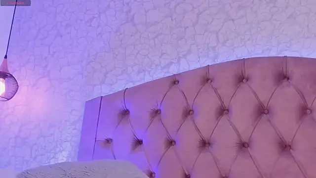 Snapshot of saraa_joness_ chatting on May 17, 2026, 6:15 pm saraa joness online show from May 17, 2026, 6:15 pm