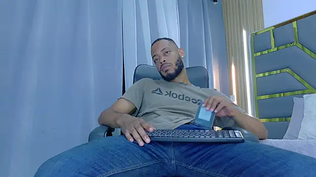 Oliver bigblack cock online show from March 26, 2026, 5:51 pm