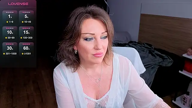 Snapshot of Sirena_Fly chatting on April 15, 2026, 9:15 pm Sirena Fly online show from April 15, 2026, 9:15 pm