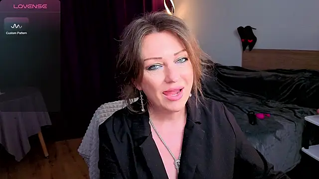 Snapshot of Sirena_Fly chatting on May 2, 2026, 6:24 pm Sirena Fly online show from May 2, 2026, 6:24 pm
