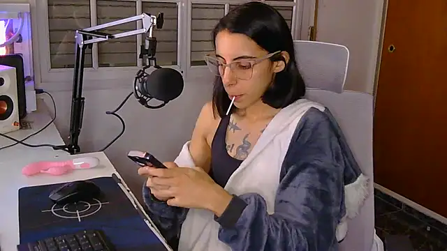 Poison Ivy 29 online show from April 9, 2026, 2:44 am