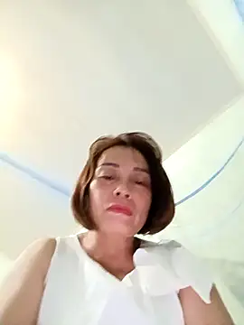 Snapshot of Lyly22x chatting on March 28, 2026, 9:47 pm Lyly22x online show from March 28, 2026, 9:47 pm
