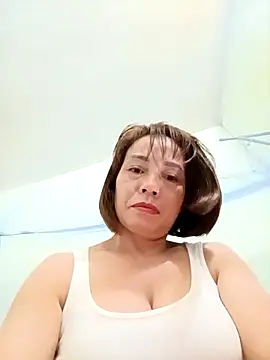 Snapshot of Lyly22x chatting on May 9, 2026, 9:31 pm Lyly22x online show from May 9, 2026, 9:31 pm