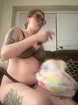 Naughtykitten199 online show from April 5, 2026, 9:17 am