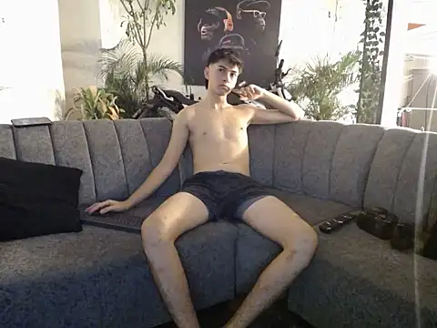 Snapshot of damiancam1 chatting on August 4, 2026, 3:43 am damiancam1 online show from August 4, 2026, 3:43 am