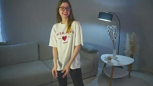 HildaMaise online show from March 13, 2026, 3:46 am