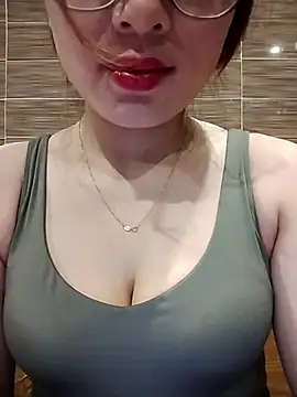 Snapshot of candy_flo chatting on May 4, 2026, 7:15 am candy flo online show from May 4, 2026, 7:15 am