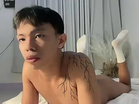 Snapshot of hottasianboy chatting on July 16, 2026, 12:33 pm hottasianboy online show from July 16, 2026, 12:33 pm