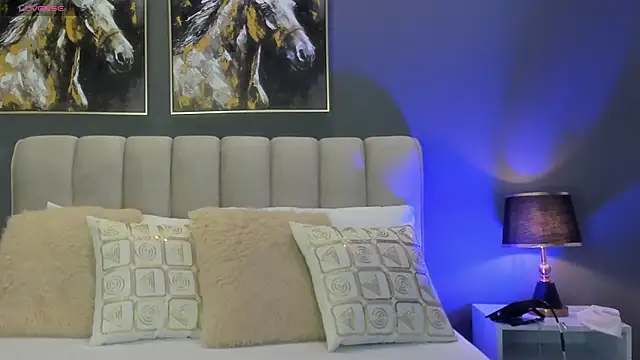 VaniaRouse online show from March 28, 2026, 3:33 pm