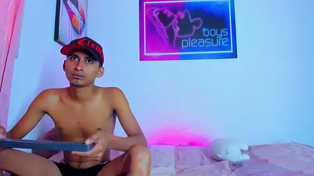 Boys xxx  online show from April 19, 2026, 12:15 pm