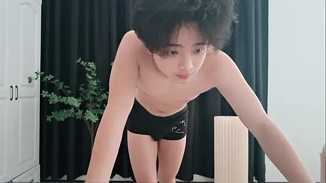 ZH-HUAHUA online show from March 15, 2026, 6:30 am