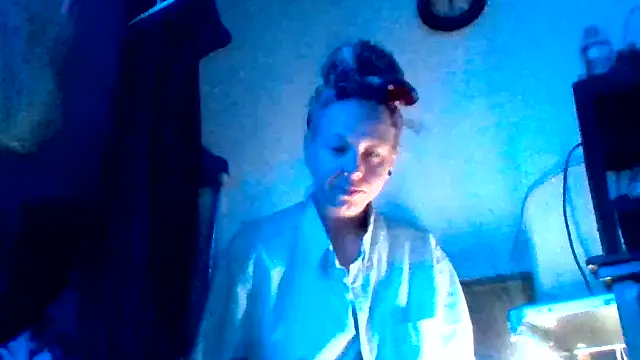 Snapshot of Ambionce chatting on June 16, 2026, 7:05 pm Ambionce online show from June 16, 2026, 7:05 pm