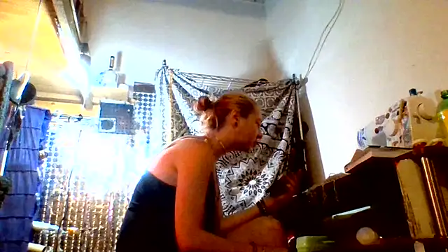 Snapshot of Ambionce chatting on August 3, 2026, 9:29 pm Ambionce online show from August 3, 2026, 9:29 pm