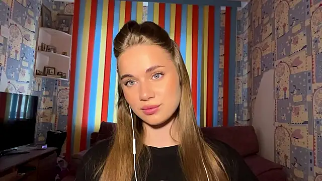 Miss Blessnyth online show from June 17, 2026, 4:26 am
