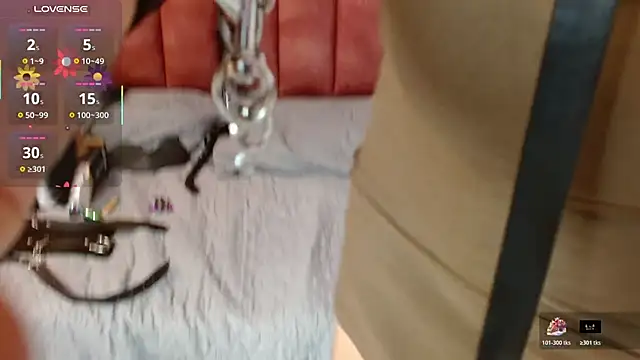 hilaryythompson online show from May 13, 2026, 8:27 pm